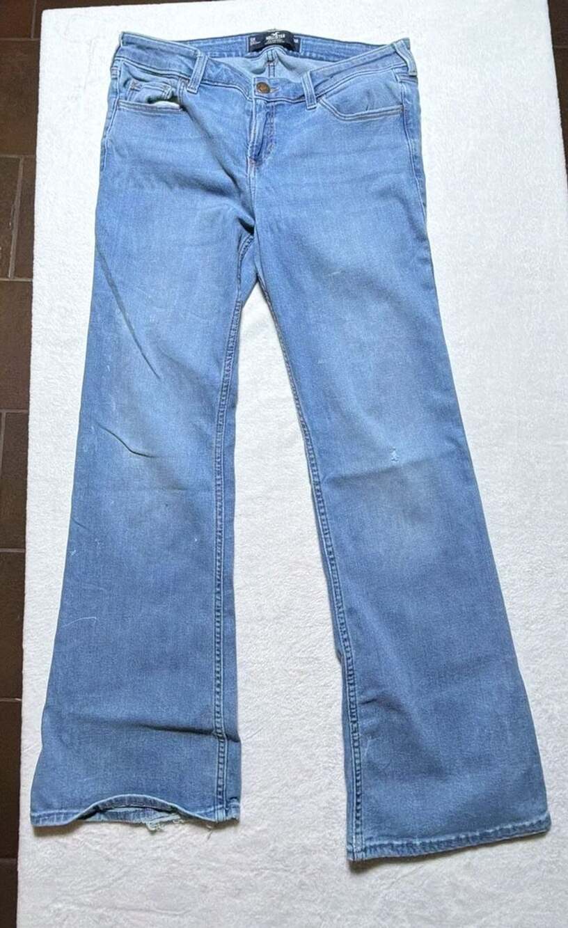Hollister Low-Rise Bootcut Jeans Size 12R